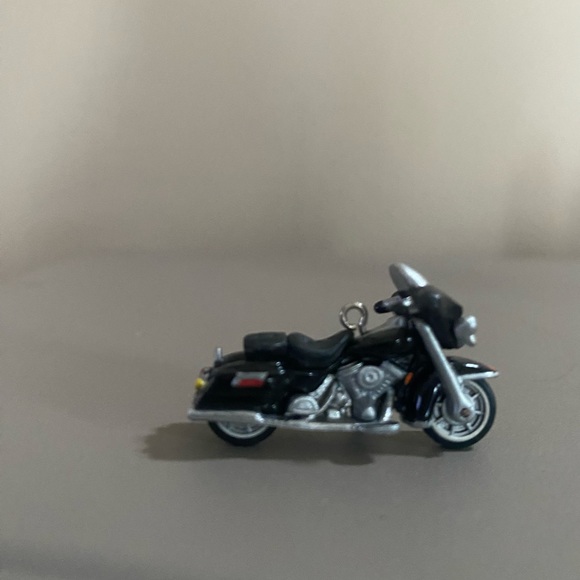 Hallmark Keepsake Ornament Harley Davidson - Picture 3 of 5